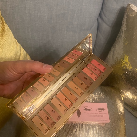 CHARLOTTE TILLBURY ORIGINAL INSTANT EYE PALETTE
PILLOW TALK Dream 12-shade. - Picture 2 of 7